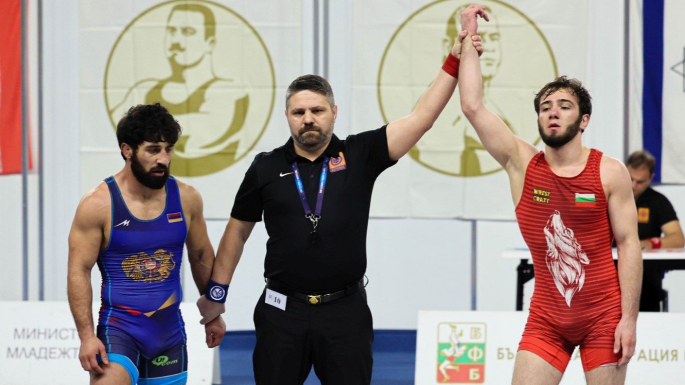 Два златни медала за българските борци от първите финали на "Дан Колов"