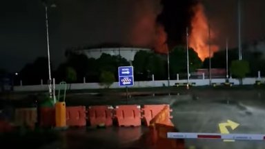 Пожар в депо за гориво в Джакарта уби десетки и срина къщи
