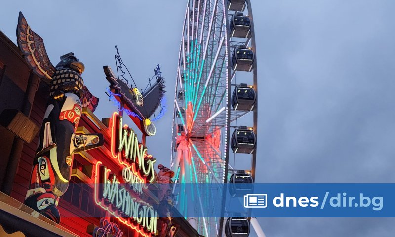 Знакови места по света, сред които Ниагарският водопад, сградата на