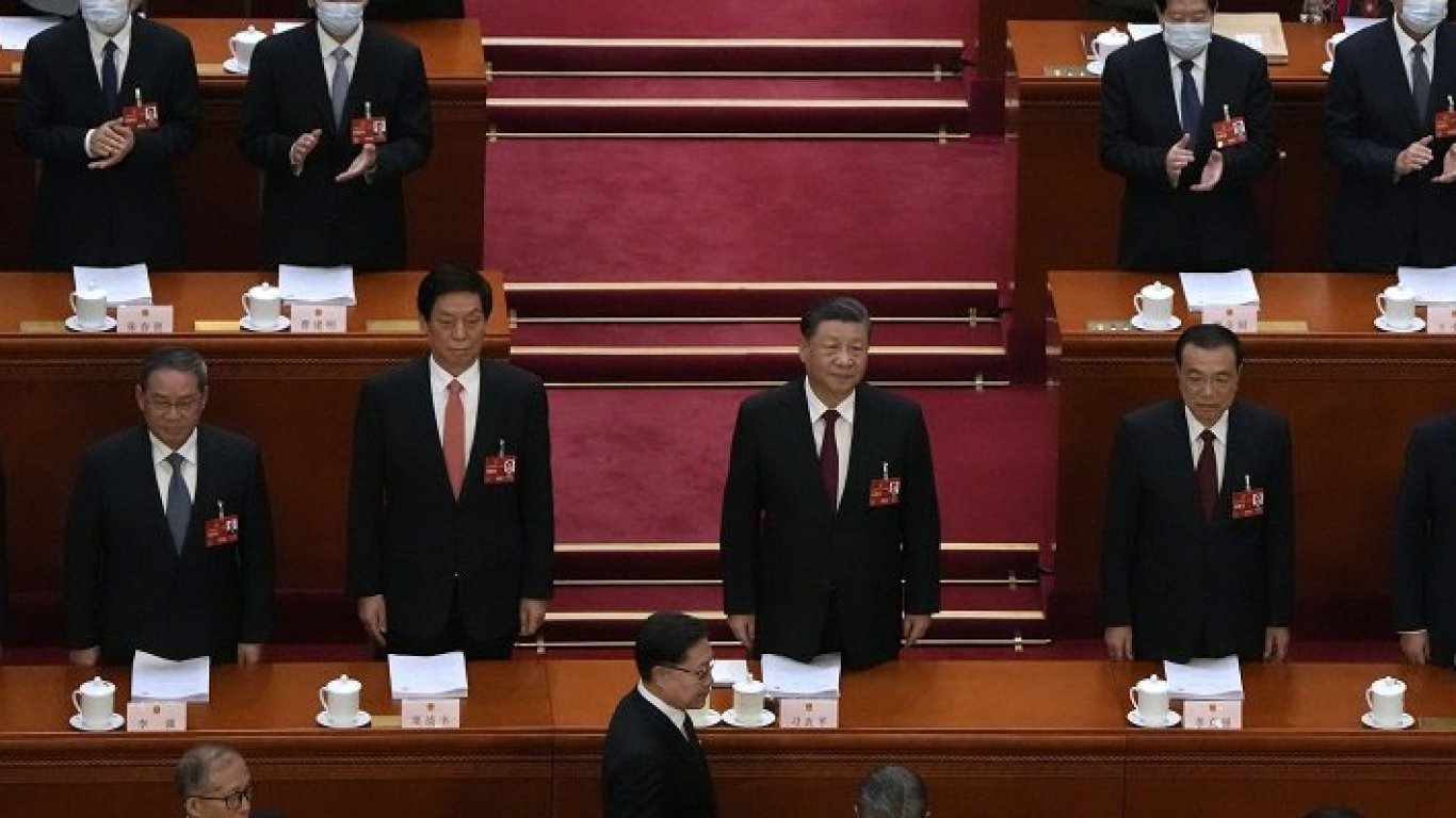 Китайският премиер пред парламента: Да засилим въоръжените сили във всички сфери