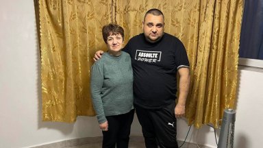 Майка дава единия си бъбрек на болния си син за