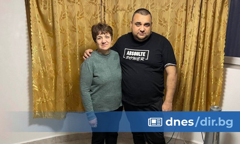 Майка дава единия си бъбрек на болния си син, за