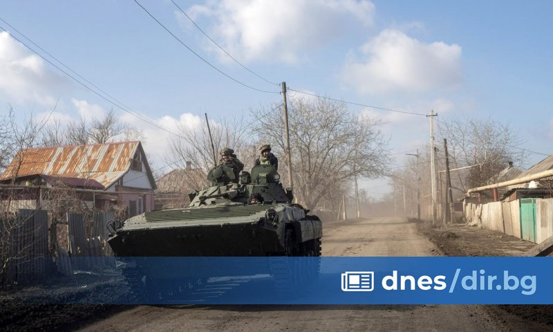 Украинските сили вероятно провеждат ограничено тактическо изтегляне в Бахмут, но