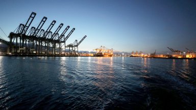 Пентагонът е обезпокоен че гигантските кранове китайско производство разположени в