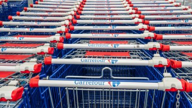 Carrefour става първата чуждестранна търговска верига, открила магазини в Израел