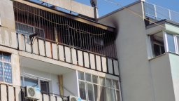 52-годишен загина при пожар от забравена скара в дома си в Бургас (снимки)