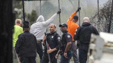 Над 20 души са обвинени в тероризъм в американския град