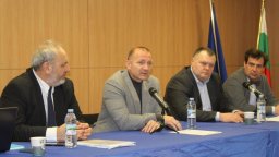 До дни подписваме меморандум със съседните държави за анализ на търсенето на природен газ 