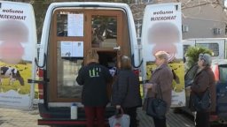 На опашка пред мобилни млекомати в Пловдив