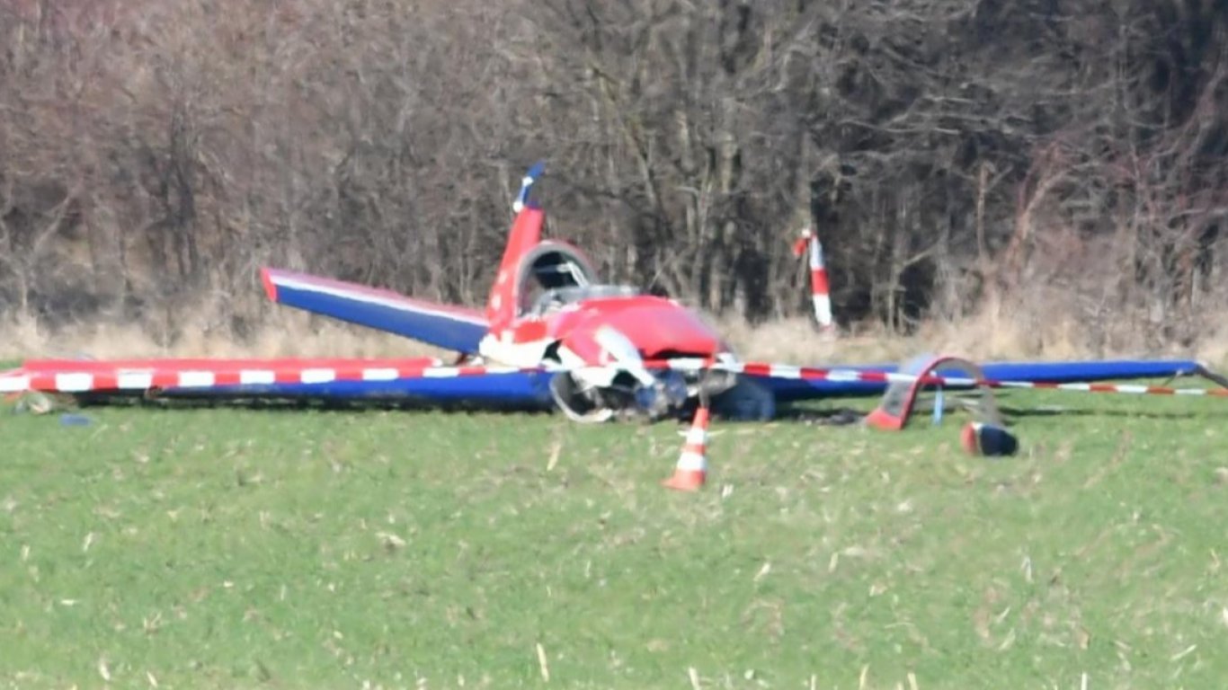 От мястото на инцидента: Каска на главата е можела да спаси живота на загиналия пилот 