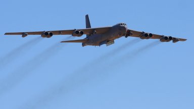 Стратегически бомбардировач на САЩ репетира удари край руско-финландската граница