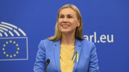 ЕК призова за отказ от руския втечнен природен газ: Не подписвайте нови договори