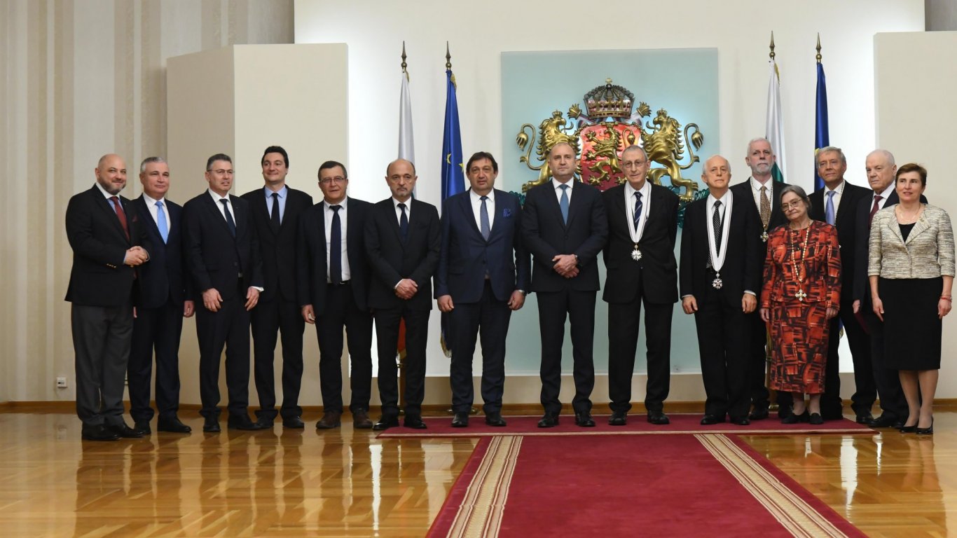 Президентът връчи държавни отличия на изтъкнати български учени