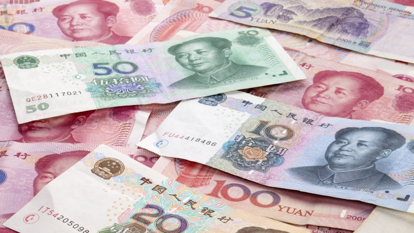 Китайски държавни банки продават долари за юани в Лондон и Ню Йорк