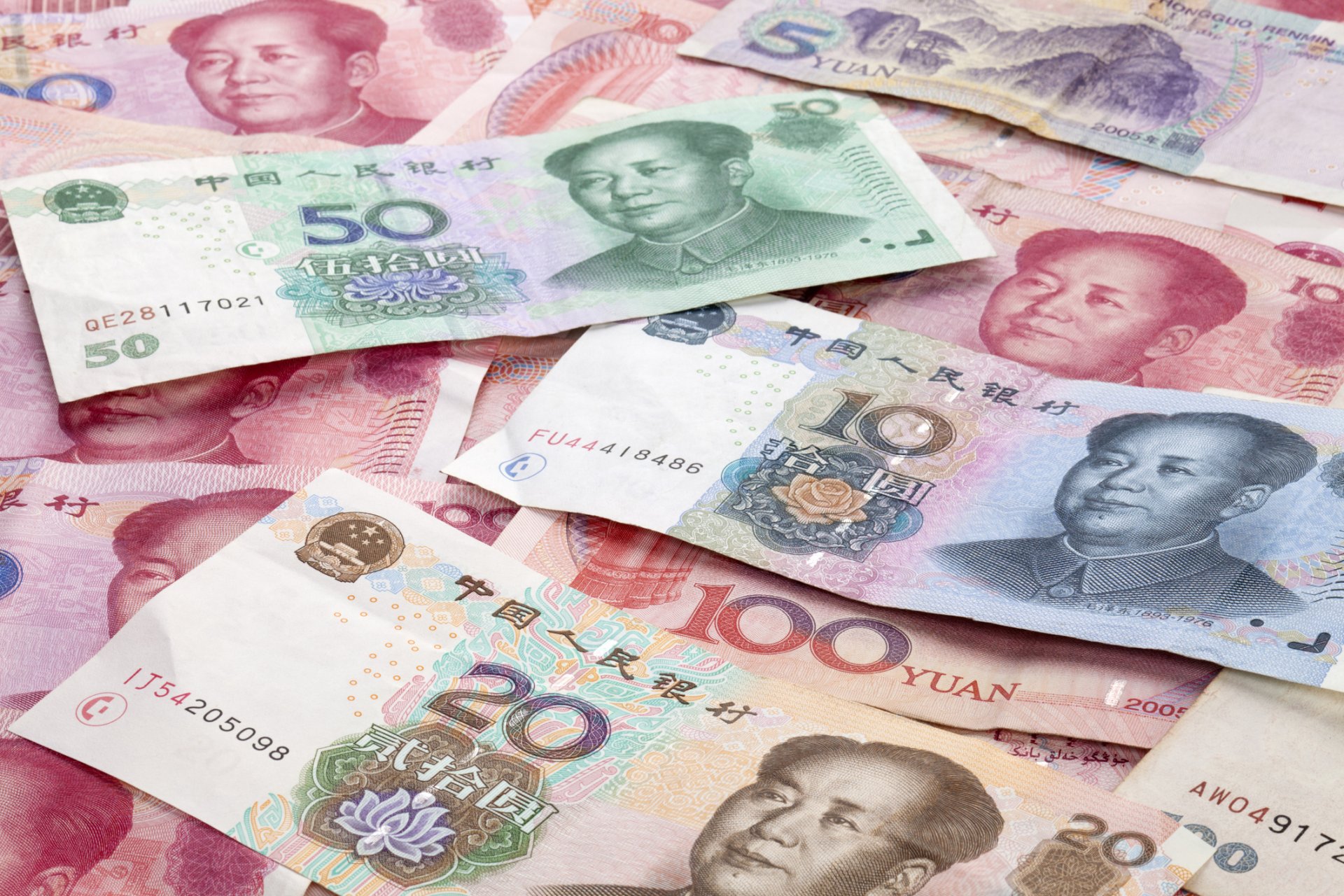 Използването на китайската валута в международните разплащания се повиши от 15 на сто в края на 2021 г. до 27 на сто през септември 2023 г.