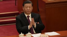 Си Цзинпин остава начело на Китай за трети президентски мандат (видео)