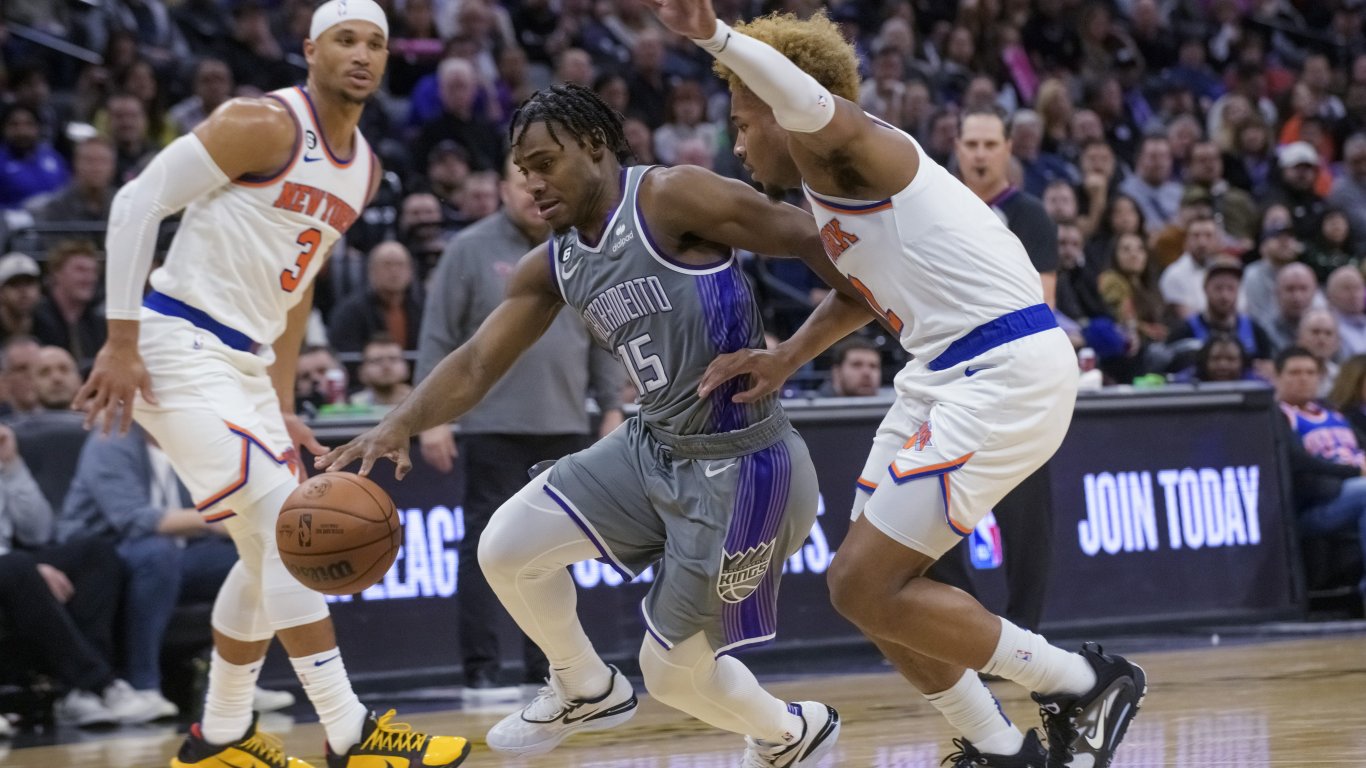 "Кралете" крачат уверено към така жадуваните плейофи в НБА