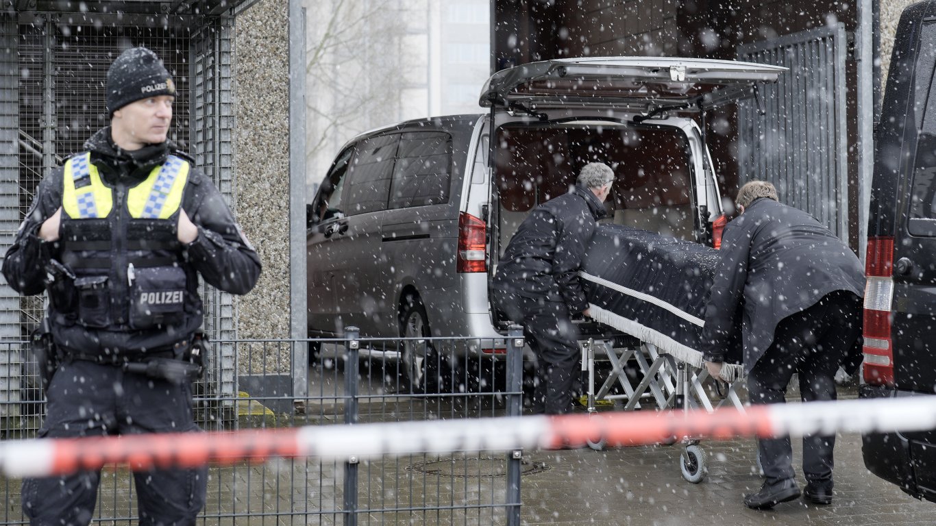 Нападателят от Хамбург практикувал спортна стрелба, пушката му била законна