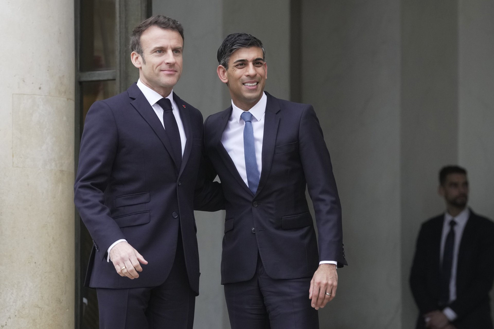 Президентът на Франция Еманюел Макрон гостува на премиера на Великобритания Риши Сунак, главна тема на разговорите им беше миграцията