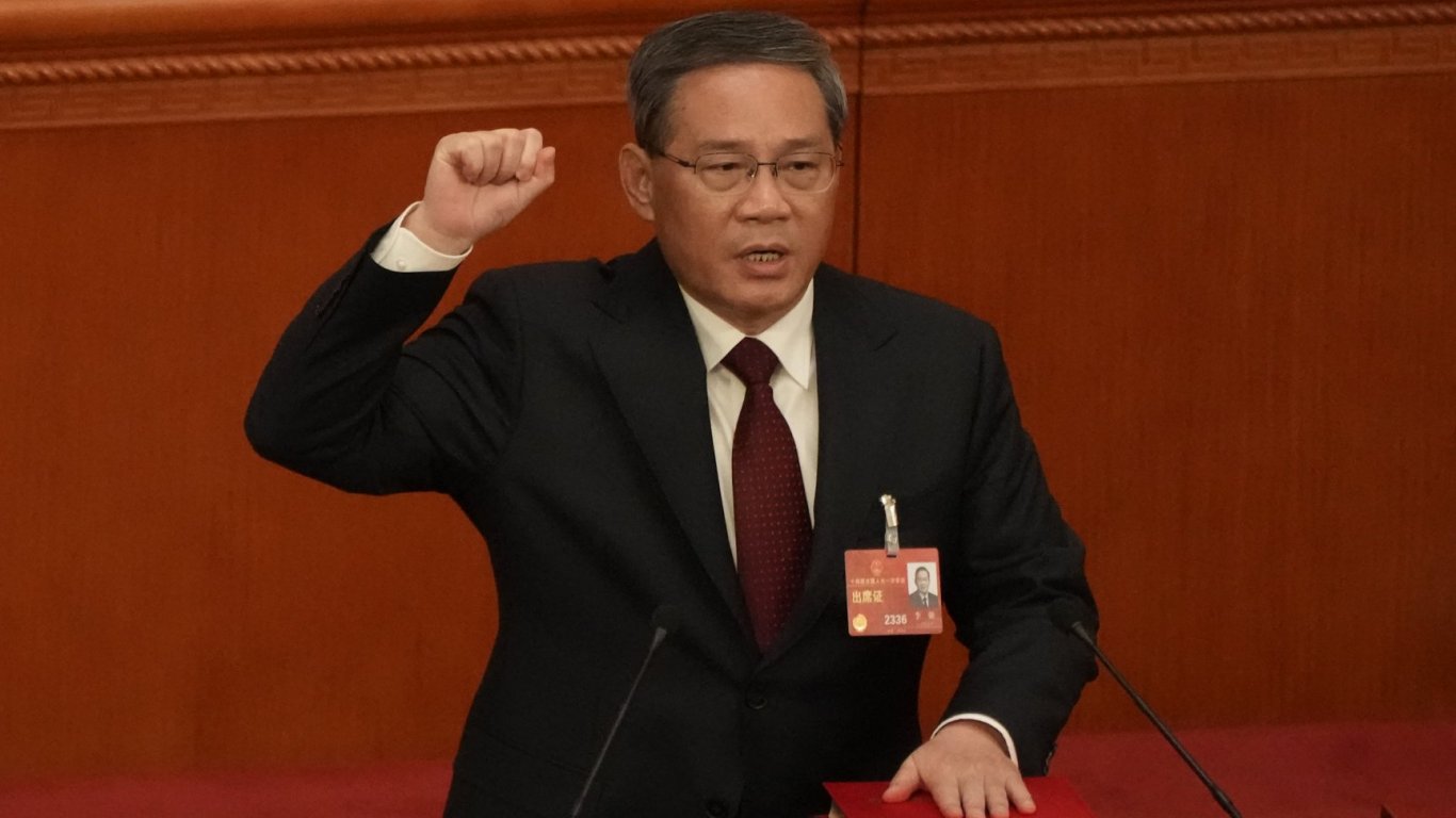 Китай има нов премиер, парламентът избра Ли Цян