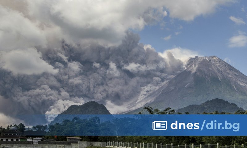 Най-активният действащ вулкан на света Мерапи на остров Ява отново
