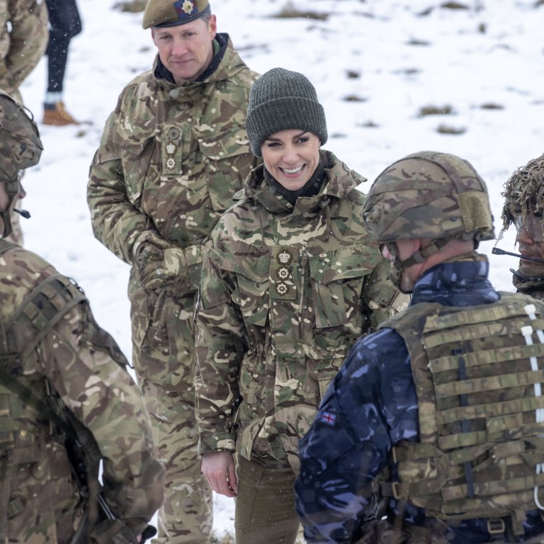 Снимки на Седмицата: По бански, военна униформа или на парад - темата е 8 март