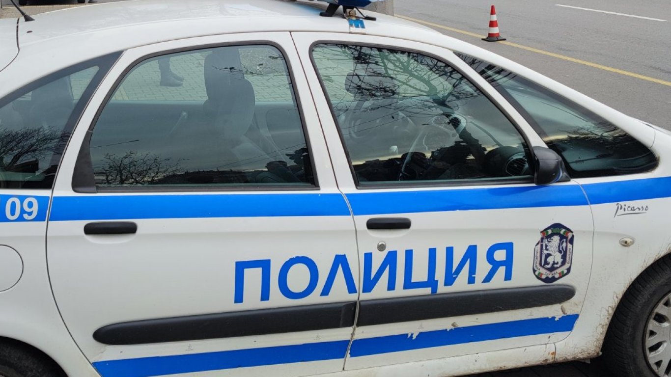 Пиян шофьор се заби в патрулка при опит да подаде жалба в полицията