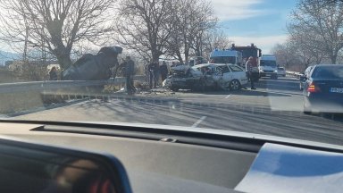 Областната дирекция на МВР в Пазарджик издирва свидетели на катастрофата станала