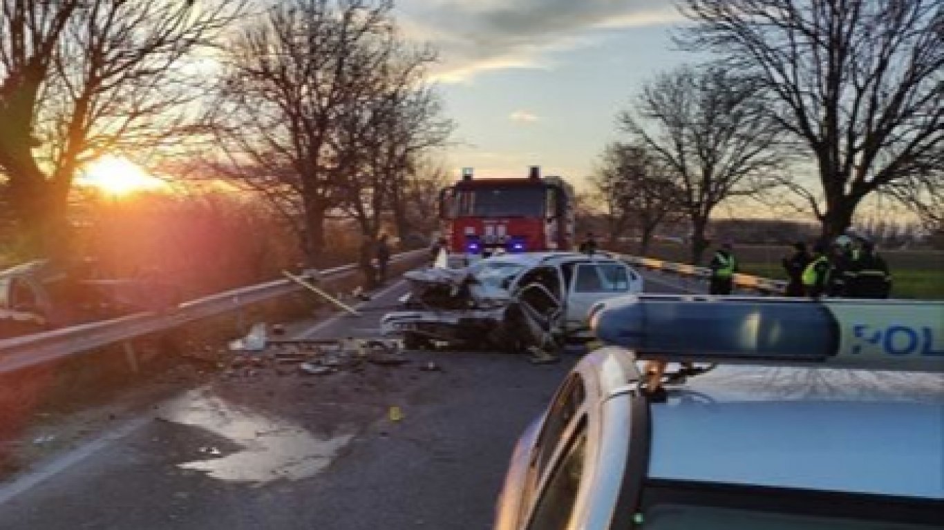 Пет жертви след челен сблъсък на два автомобила на пътя Пазарджик - Пловдив