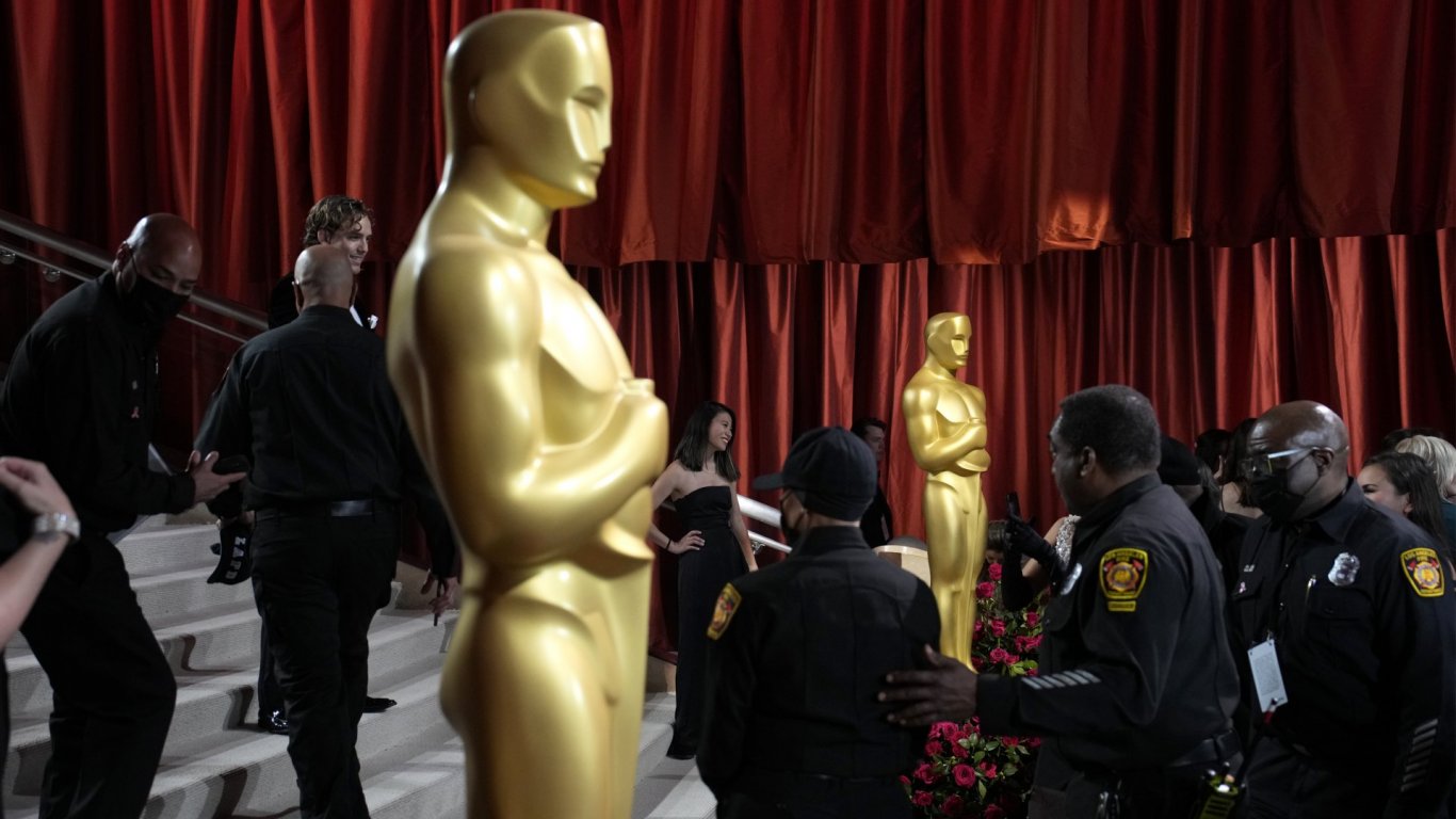 "Оскар" 2023: Традицията е загърбена - килимът вече не е червен, но има екип за париране на кризи