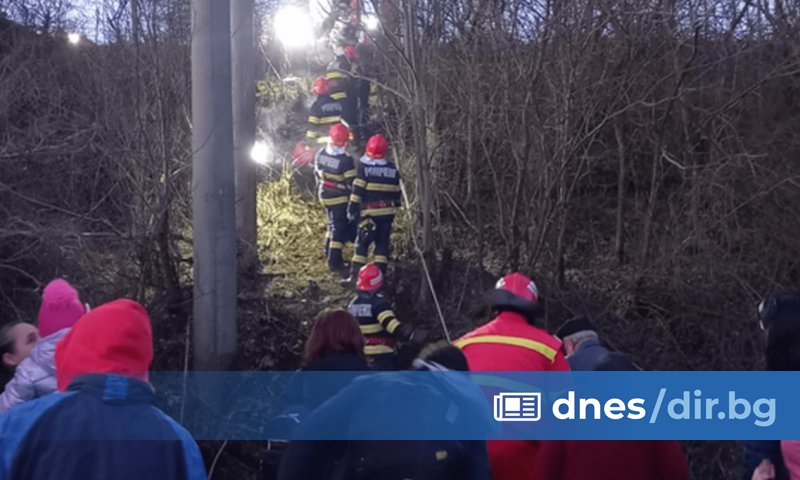 Влак с 280 пътници спря внезапно, за да избегне удар