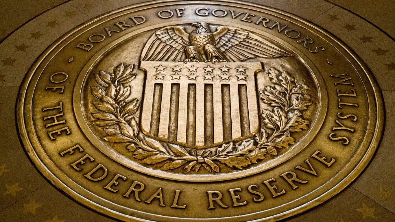 Федералният резерв повиши основния лихвен процент до най-високото му равнище от 17 г.