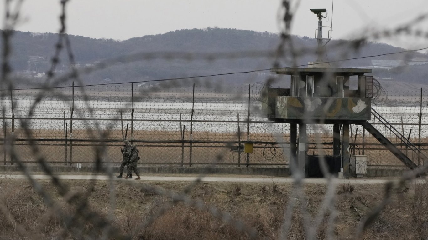 Американски войник пред уволнение избяга в Северна Корея