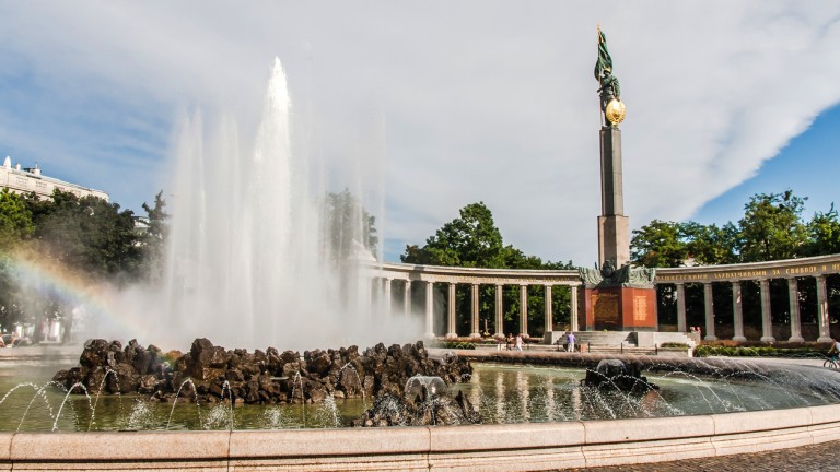 Защо Австрия не премахва паметника на Червената армия във Виена?