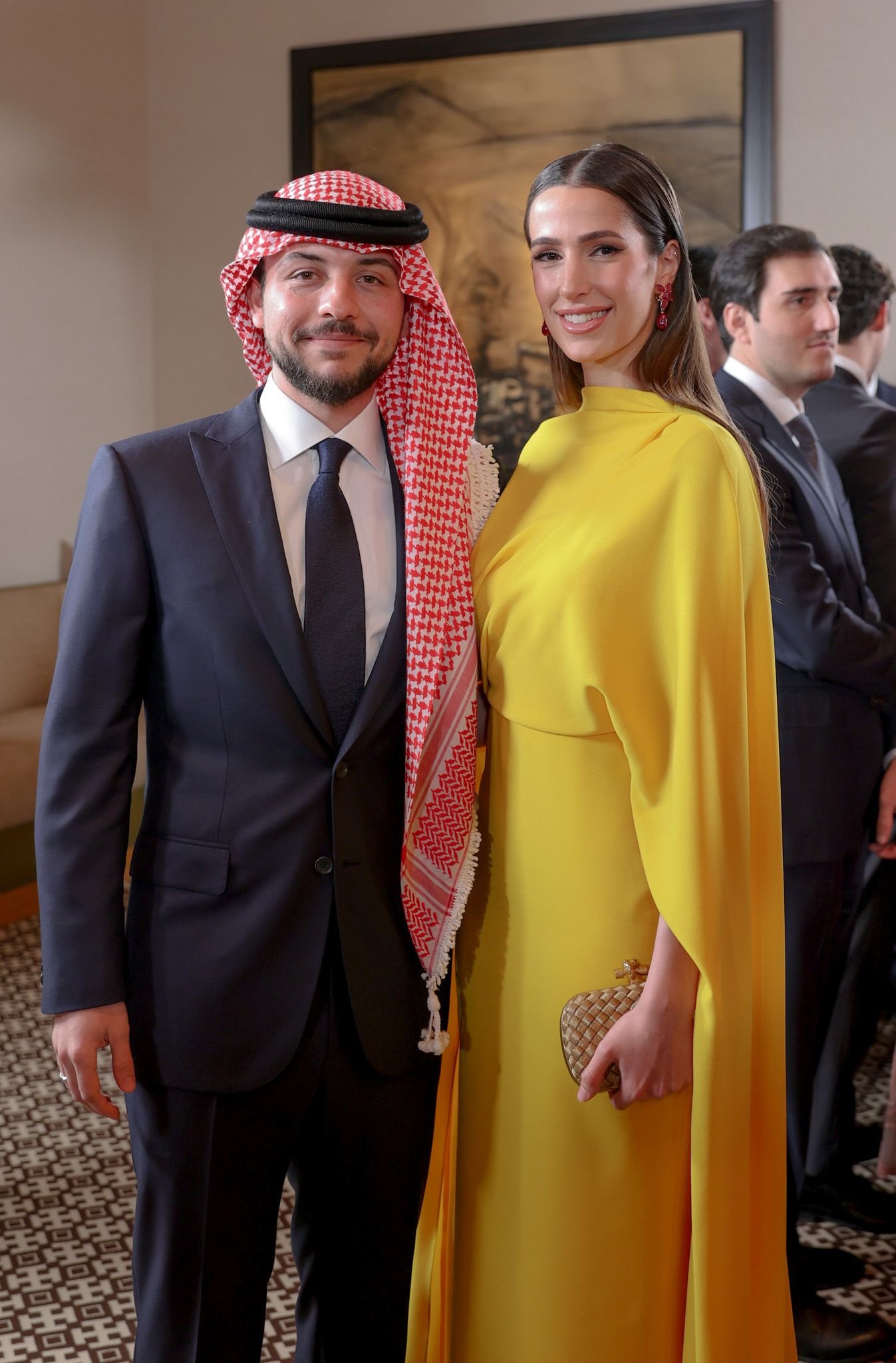 Принц Хюсеин и красивата му годеница Раджуа Халед Ал Саиф ще вдигнат сватба през юни