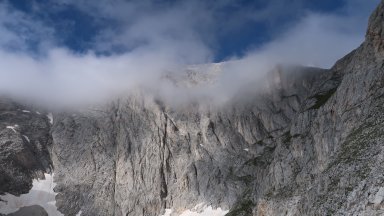 Към пострадалото момче са се отправили спасители от отряда в