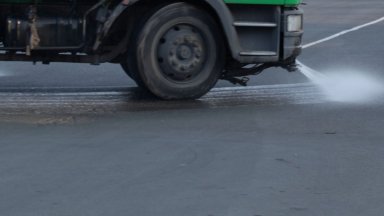 В полунощ стартира редовното машинно миене на всички улици в