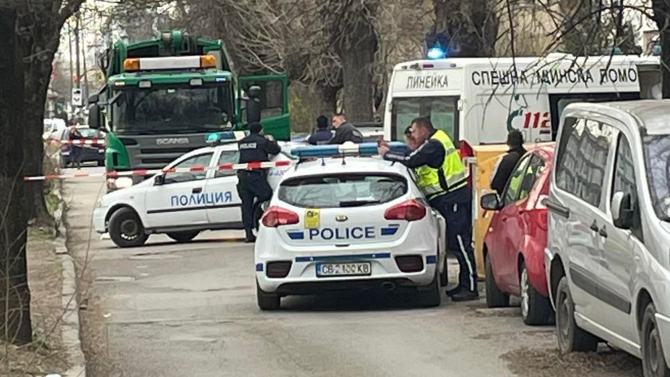 Боклукчийски камион уби на заден ход мъж в София 