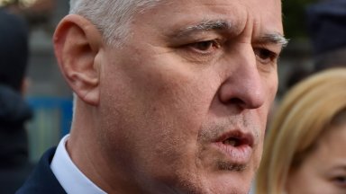 Еврокомисарят Тиери Бретон посети военните заводи в Сопот за да