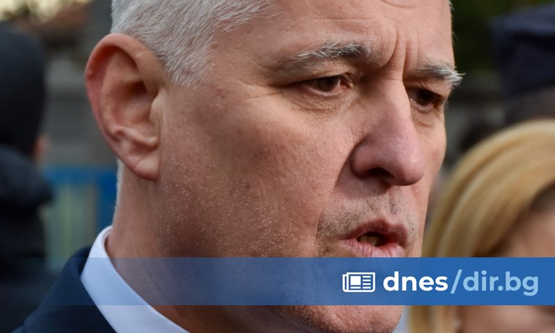 Еврокомисарят Тиери Бретон посети военните заводи в Сопот, за да