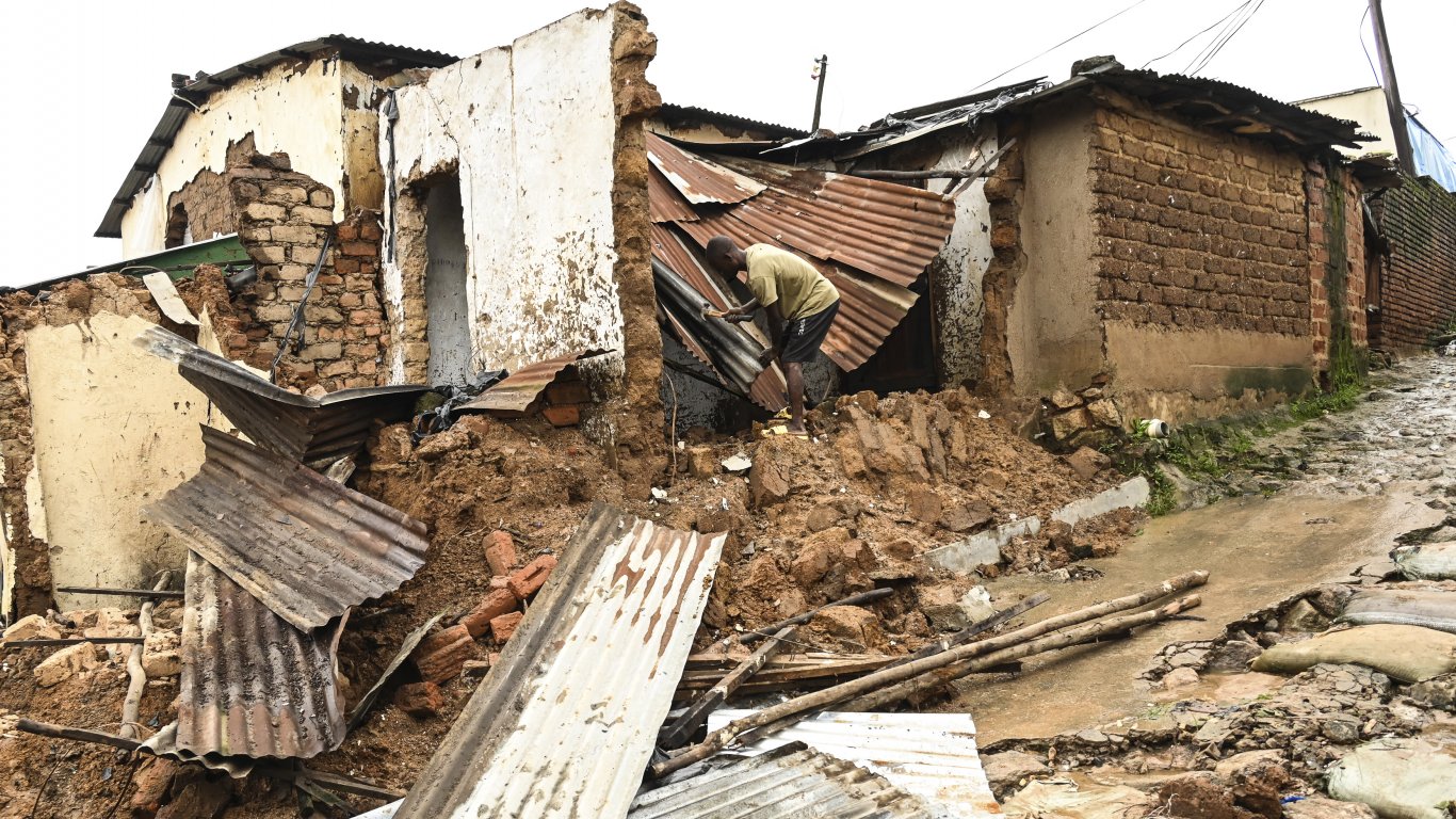 Големи щети и над 300 жертви след един от най-смъртоносните циклони в Африка (снимки)