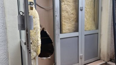 Чрез странична стена с взлом тази нощ непознати лица са