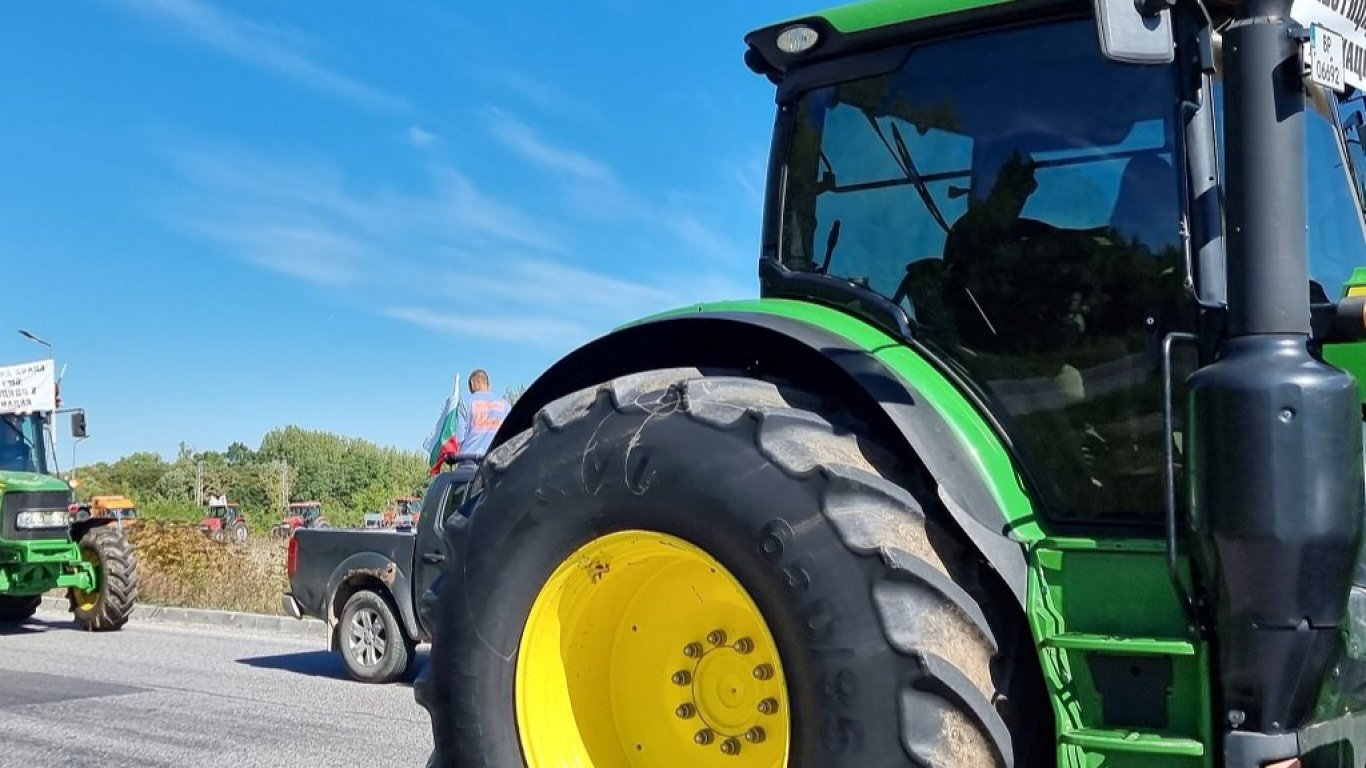 Комбайни и трактори на пътя: Земеделците ще протестират, докато не ги чуят