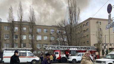 Късо съединение е подпалило пожара в сградата на ФСБ в Ростов (видео)