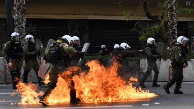 Сблъсъци избухнаха в Атина по време на общата стачка в