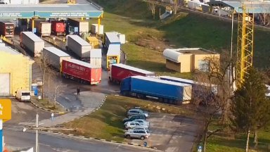 Отново километрична опашка от камиони на „Дунав мост” при Русе 