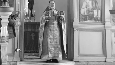 Свещеникът в църквата Свети Георги Победоносец в Одрин отец Александър