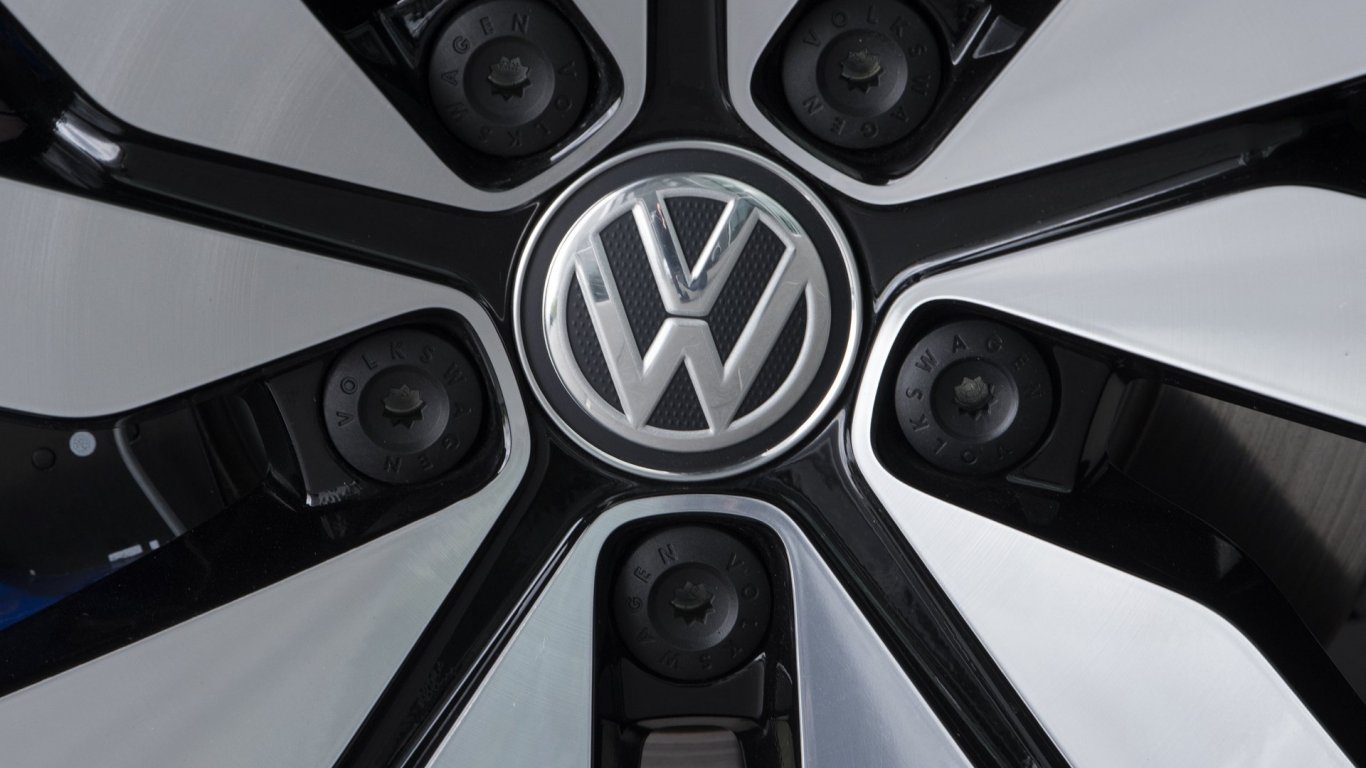 Москва сложи таван на приходите на Volkswagen от продажбата на руските му активи - €125 млн.