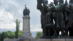 Промениха статута на Паметника на Съветската армия по предложение на областния управител
