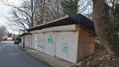 Търговските бараки в курорта Златни пясъци две години са работили
